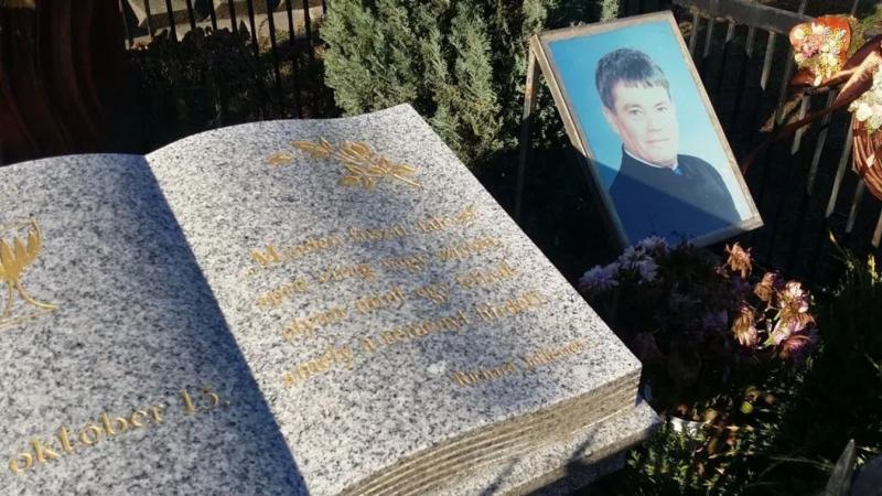 Tizenkilenc évvel ezelőtt következett be az olaszliszkai tragédia, amely örökre nyomot hagyott a magyar társadalomban. Szögi Lajos elvesztése nem csupán egyéni tragédia volt, hanem egy olyan fájdalom, amely az egész ország szívében ott él. Az esemény emlé