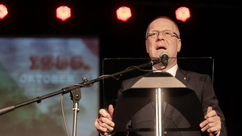 Sümegen méltóságteljes megemlékezés keretében tisztelegtek az '56-os hősök előtt.