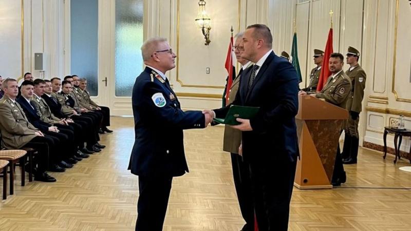 Kitüntették a Fejér vármegyei alezredest, aki életét a haza szolgálatának szentelte.