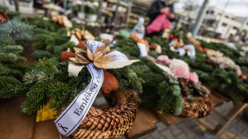 Idén mennyibe kerül emlékezni a halottainkra? Fedezd fel a legkülönlegesebb emlékeket és azok árait!