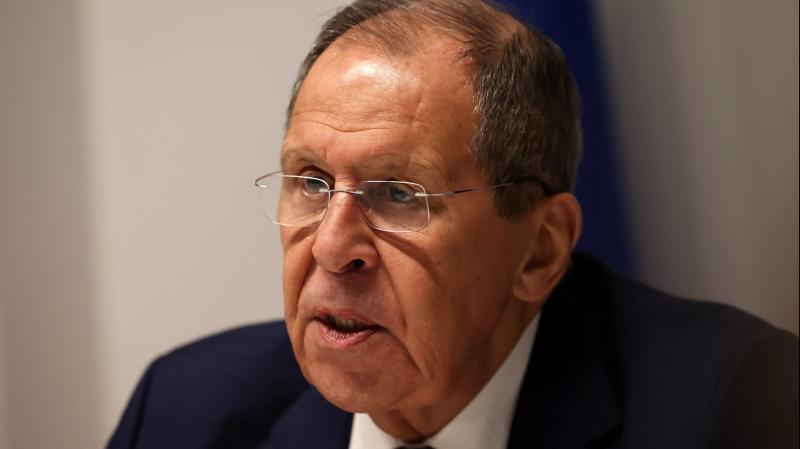 Szergej Lavrov kijelentette, hogy Moszkva nem kíván előzetes feltételeket szabni a tárgyalásokhoz; ehelyett a már meglévő megállapodások maradéktalan végrehajtását várja el.