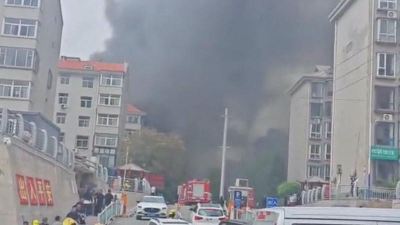 Kína északi területén tragikus esemény történt: egy halálos robbanás rázta meg a környéket. A robbanás következményei drámaiak, és a hatóságok már megkezdték a nyomozást az ügyben. A balesetről készült videófelvételek is napvilágot láttak, amelyek rávilág