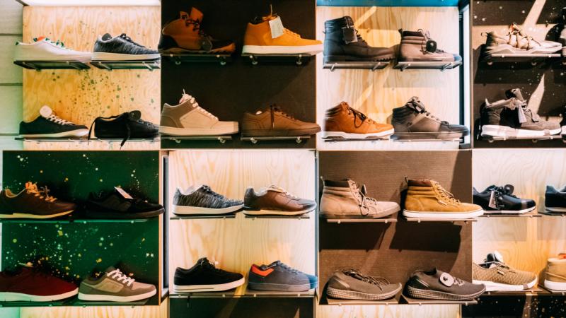 Ezek a cipők, mint az Adidas, New Balance és Hoka, nem kapják meg az orvosi jóváhagyást: a szakemberek szerint érdemes elkerülni őket - Pénzcentrum.