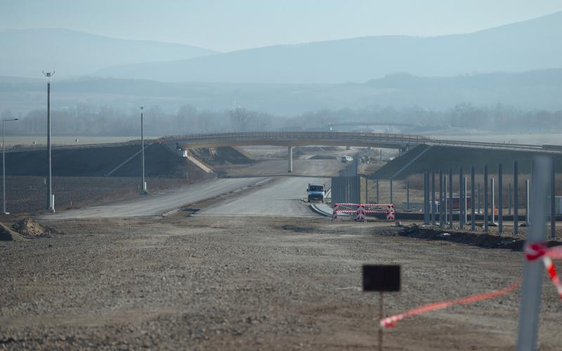 Két új híd építése zajlik a kassai régióban, amelyek az R2-es úton valósulnak meg.