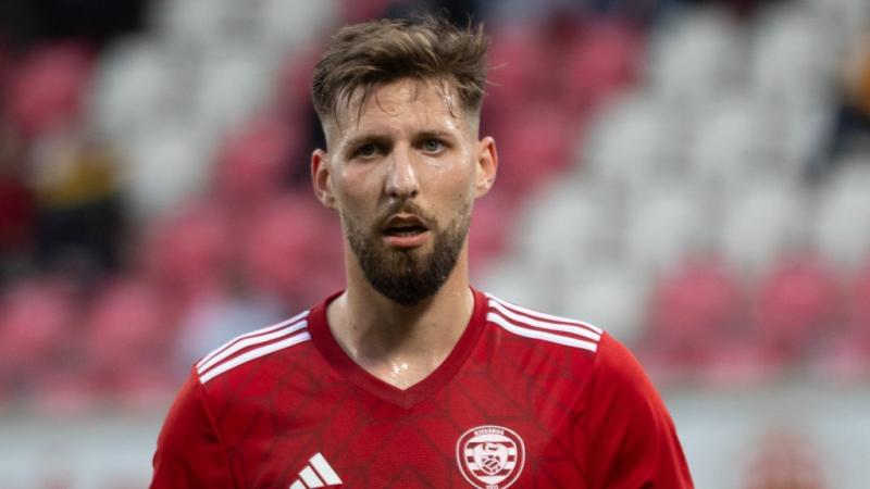 Sajnálatos, hogy sem a sportoló, sem az ügynöke, sem pedig a fogadó egyesület nem áll rendelkezésre.