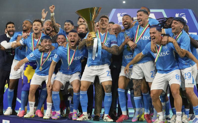 Serie A - Nápoly városát hétfő reggelre teljesen lezárják, hogy méltóképpen ünnepelhessék a bajnok csapat diadalát.