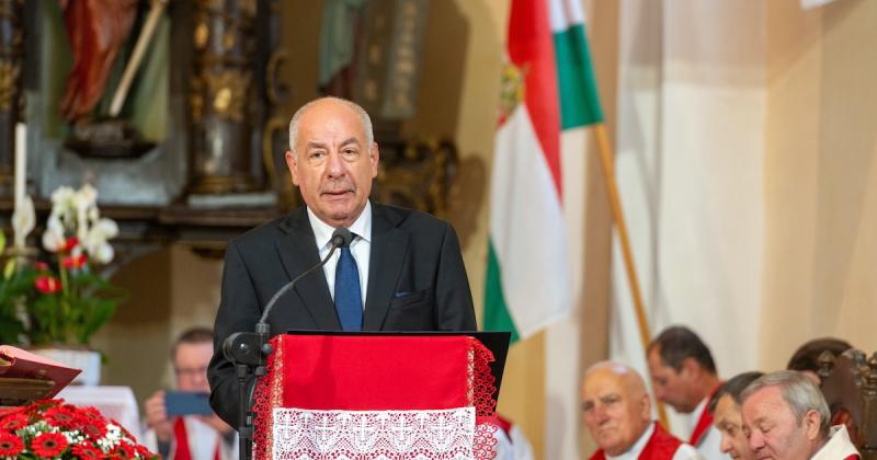 Sulyok Tamás: Az összefogás értéke

Az összefogás nem csupán egy üres kifejezés, hanem egy olyan alapelv, amelynek mélyreható jelentősége van közösségeink életében. A közös célok elérése érdekében való együttműködés nem csupán előnyökkel jár, hanem elenge