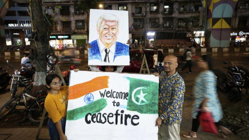 Pakisztán a Nobel-békedíjra Donald Trump jelölését fontolgatja. Az ország vezetése úgy véli, hogy Trump korábbi politikai lépései és a béke iránti elkötelezettsége indokolttá teheti ezt a javaslatot. A jelölés célja, hogy elismerjék a diplomáciai erőfeszí