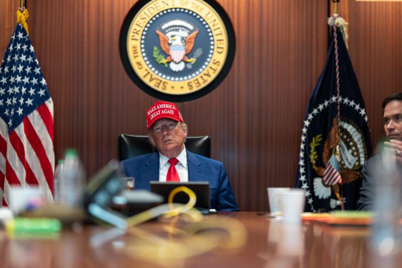 Trump: FÚRJ, KISLÁNY, FÚRJ!!! És most komolyan, AZONNAL KEZD EL!!!