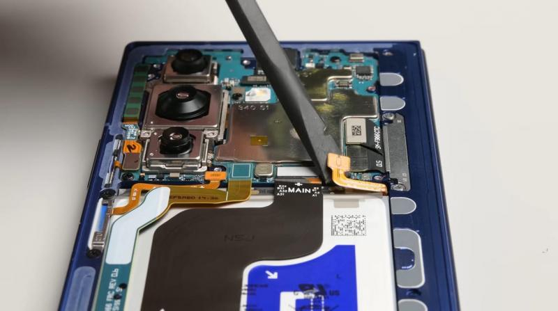 Legyen óvatos vele: a Samsung Galaxy Z Fold7 javítása nem éppen egyszerű - videós tartalom.