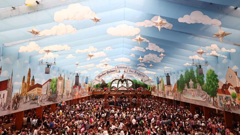 Lángokban álló lakóház, robbanások zaja, tragikus események - Az Oktoberfest ünnepe is félbeszakadt Münchenben a súlyos incidens következtében.