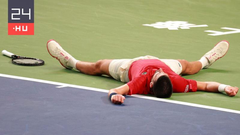 Novak Djokovic annyira kimerült a tikkasztó hőségben, hogy a mérkőzés végén egyszerűen leterült a földre.