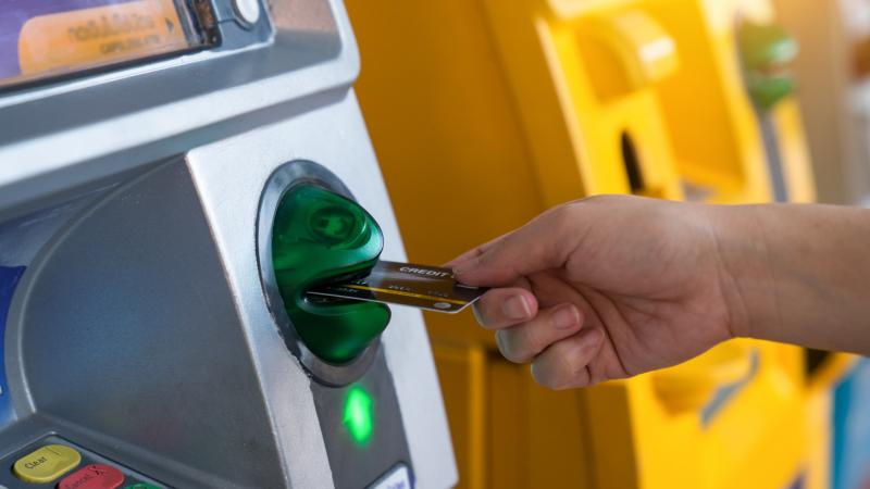 Itt a törvényjavaslat: Magyarországon megduplázódhat az ingyenes készpénzfelvétel lehetősége!